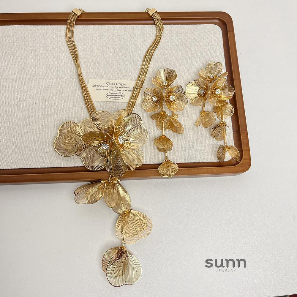 Alaiyah Golden Petal Set [QK0QSL6I]