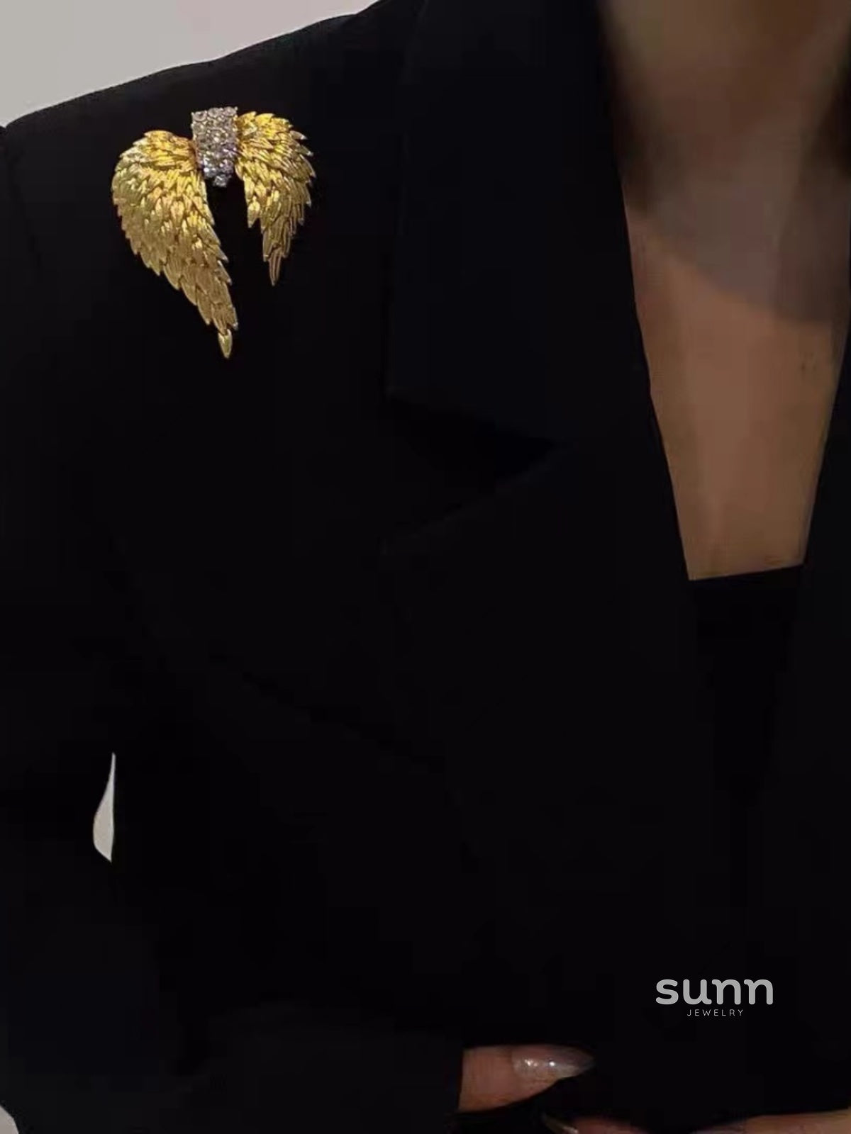 Alanah Regal Wing Brooch [3Q4L5S2G]