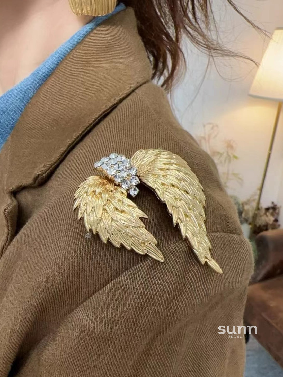 Alanah Regal Wing Brooch [8SWKX3VZ]
