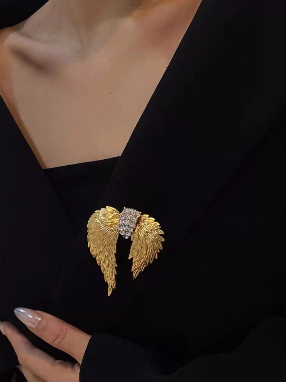 Alanah Regal Wing Brooch [8SWKX3VZ]