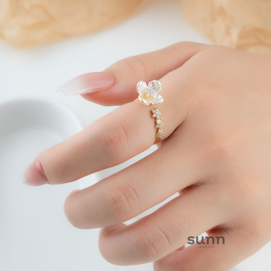 Alania Iridescent Flower Open Ring [CMI8CCLL]
