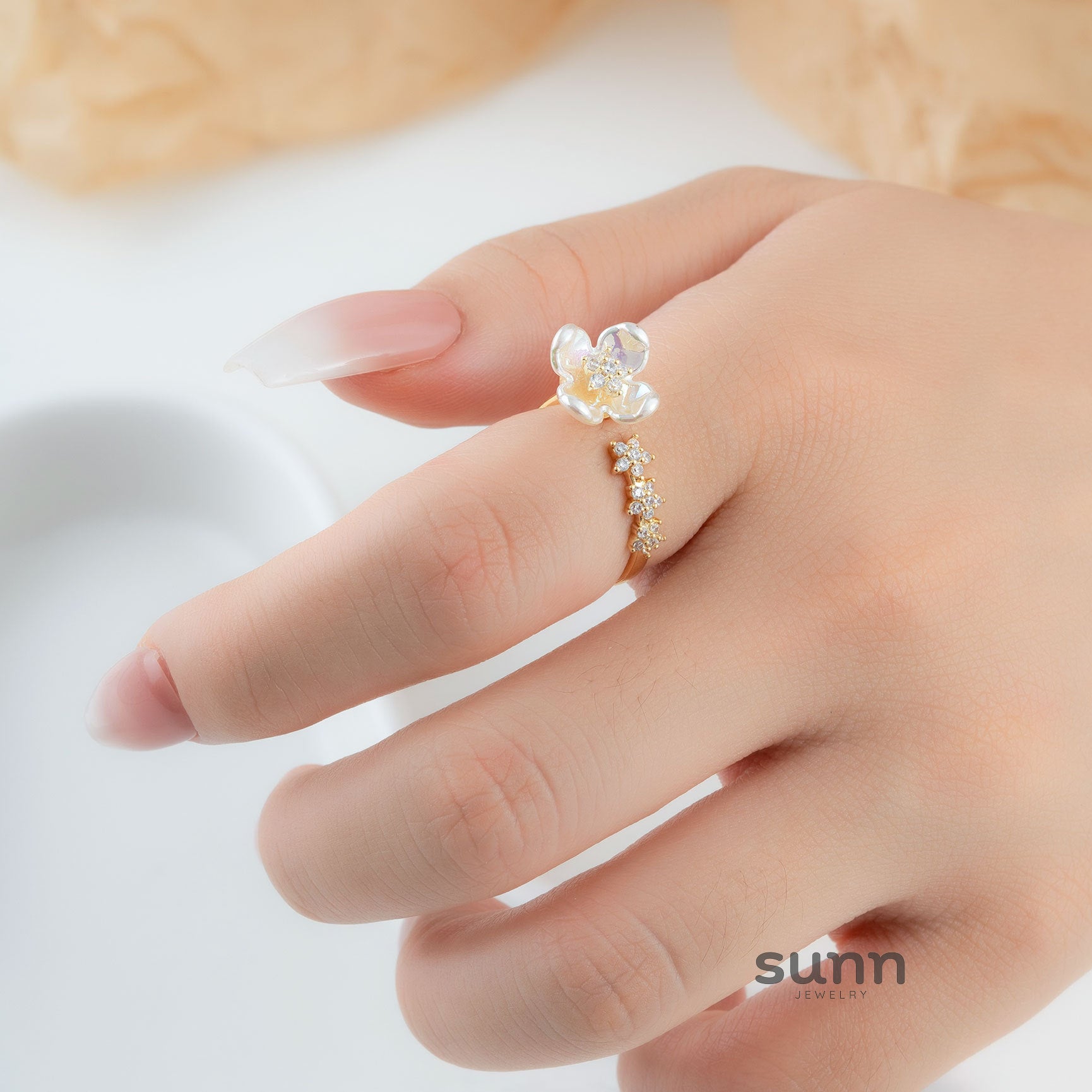 Alania Iridescent Flower Open Ring [WNNQH8D6]