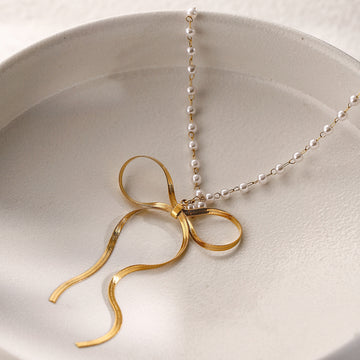 Alannah Crystal Bow Necklace [YUL2POYK]