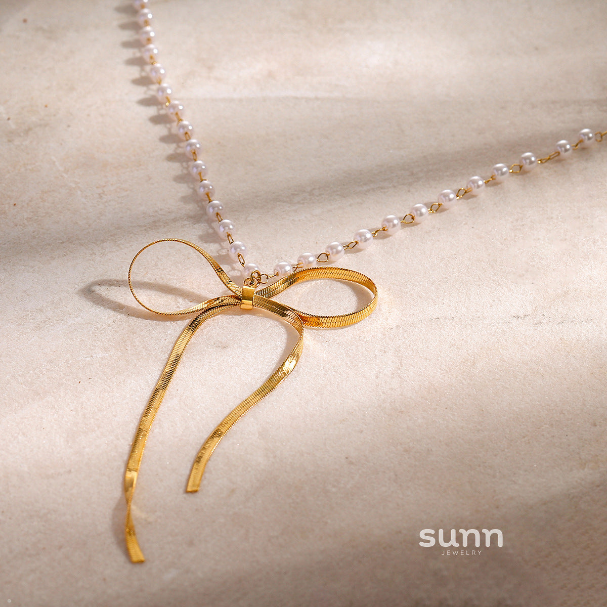 Alannah Crystal Bow Necklace [5SC3OA9A]
