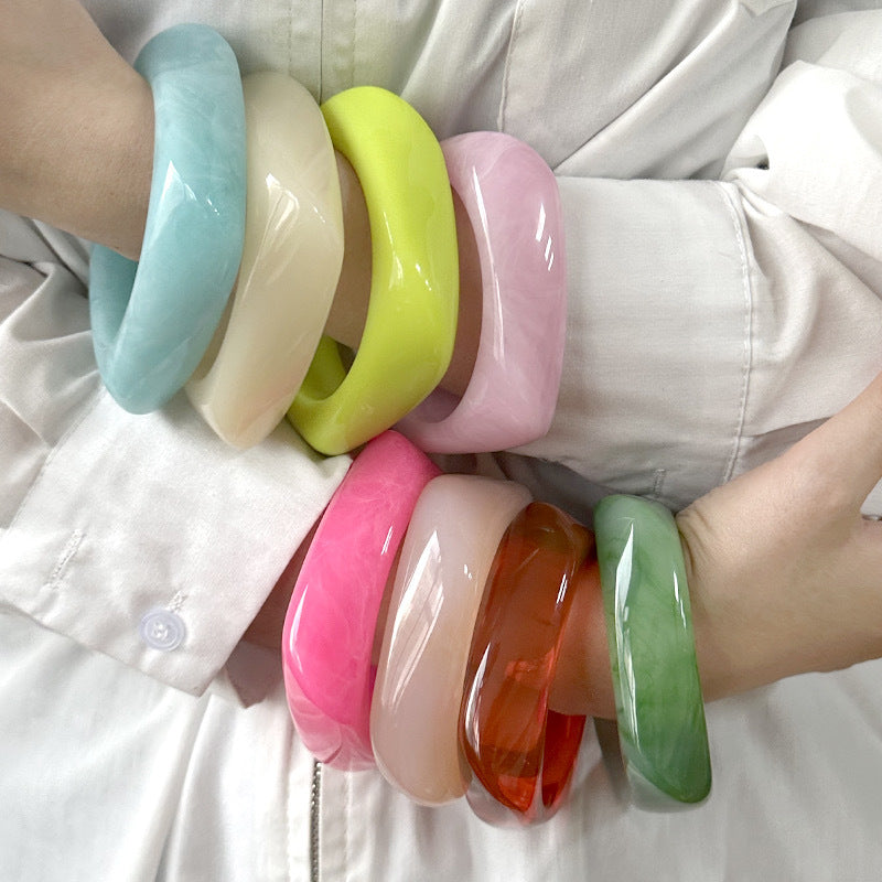 Alanni Statement Acrylic Bracelet [PFTNCATJ]