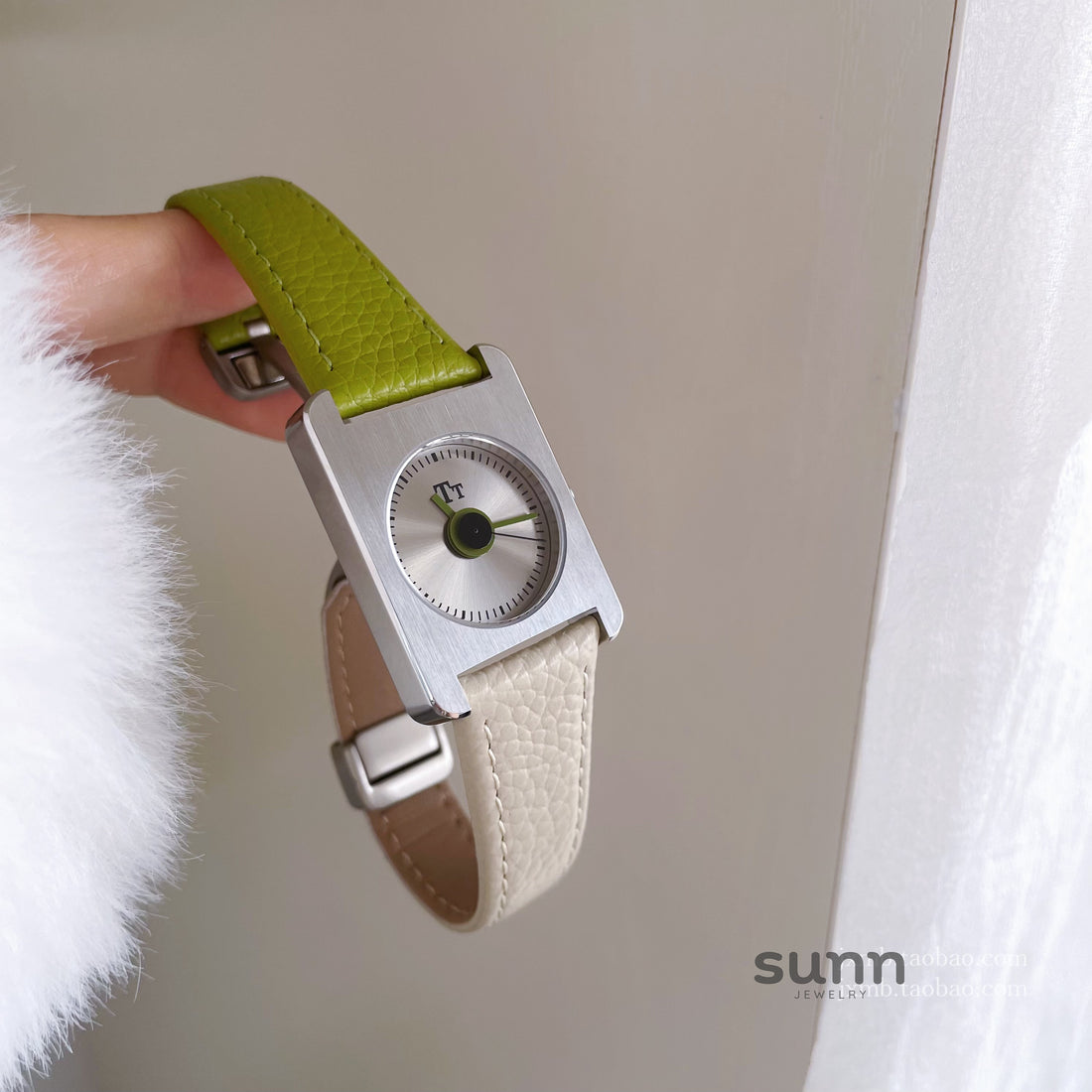 Alayjah Square Leather Strap Watch [JDSK07N6]