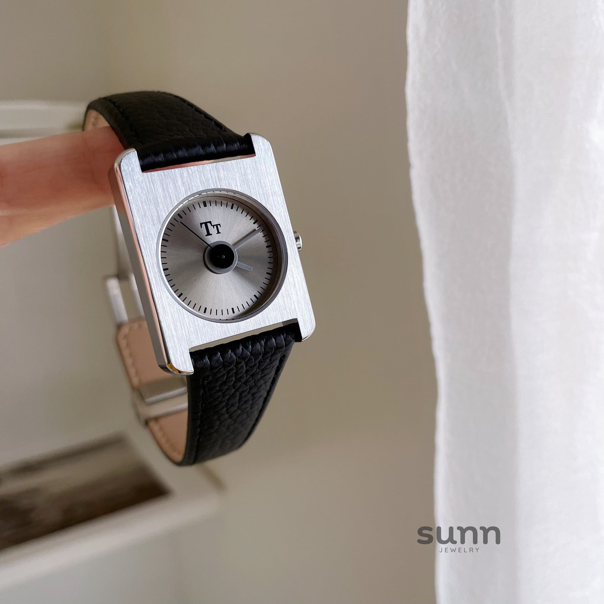 Alayjah Square Leather Strap Watch [ZI7WUEV2]