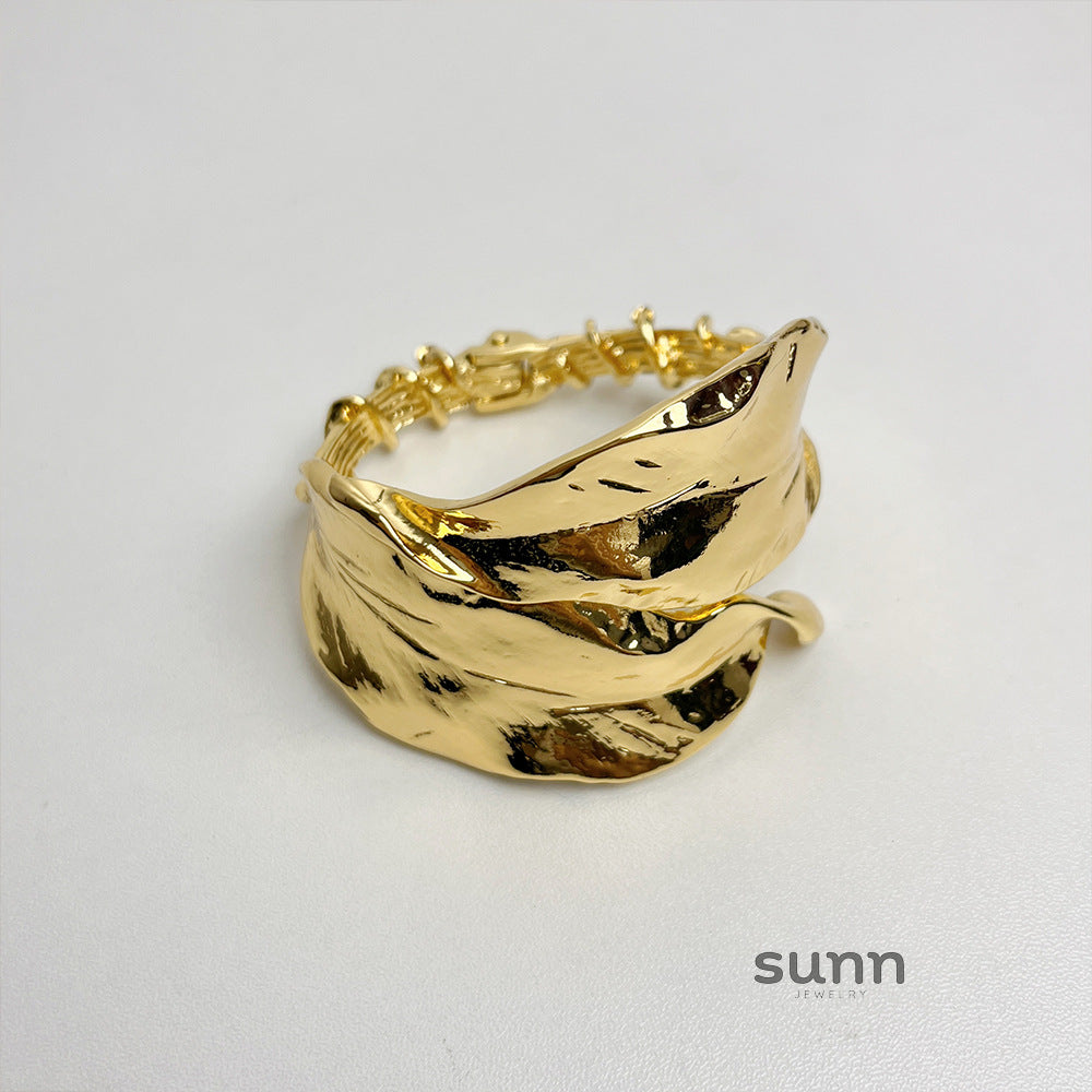Alaynah Statement Leaf Bracelet [K9W4VIK1]