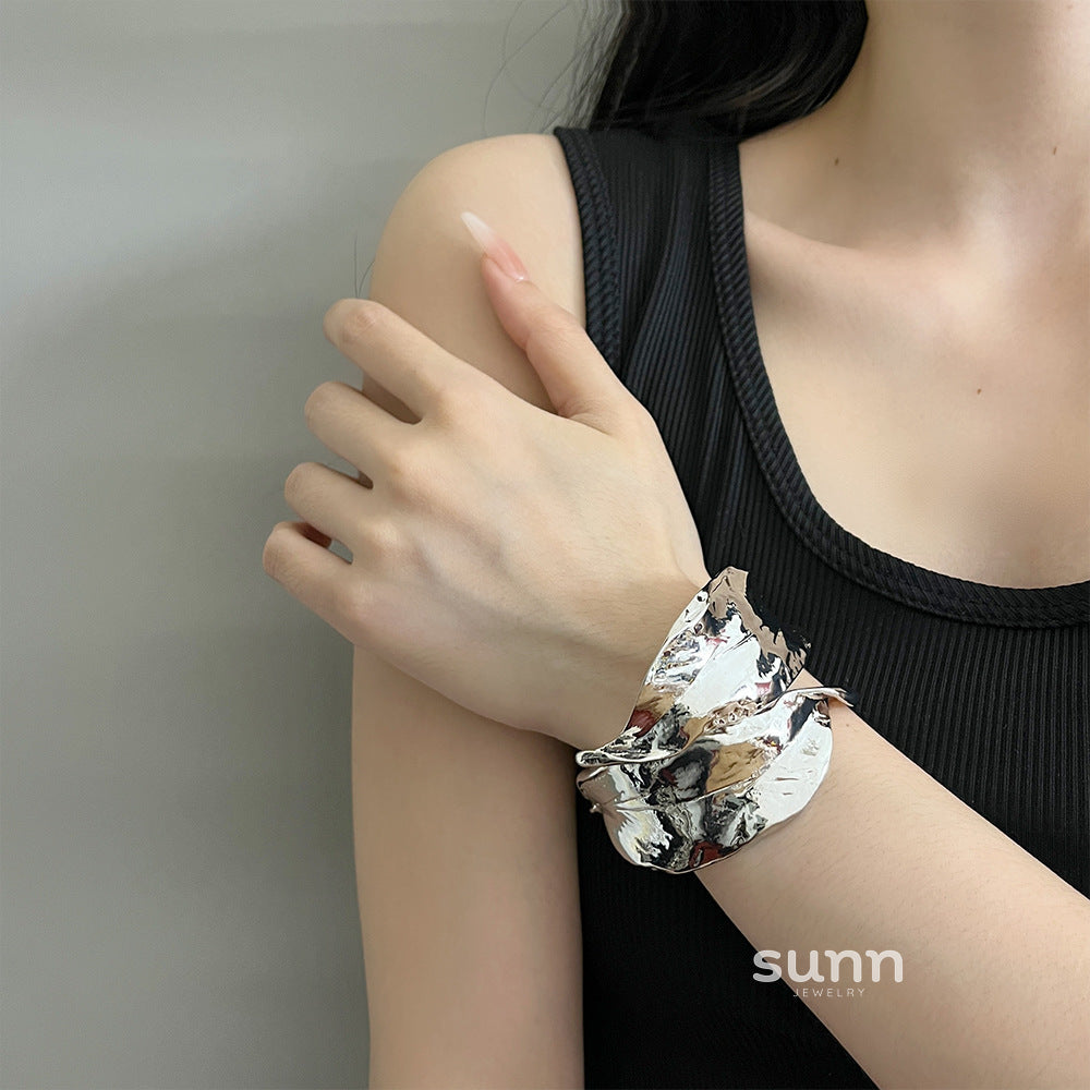 Alaynah Statement Leaf Bracelet [NE3CT8PN]