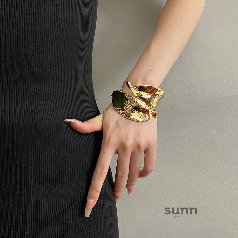 Alaynah Statement Leaf Bracelet [B4RHR8VA]
