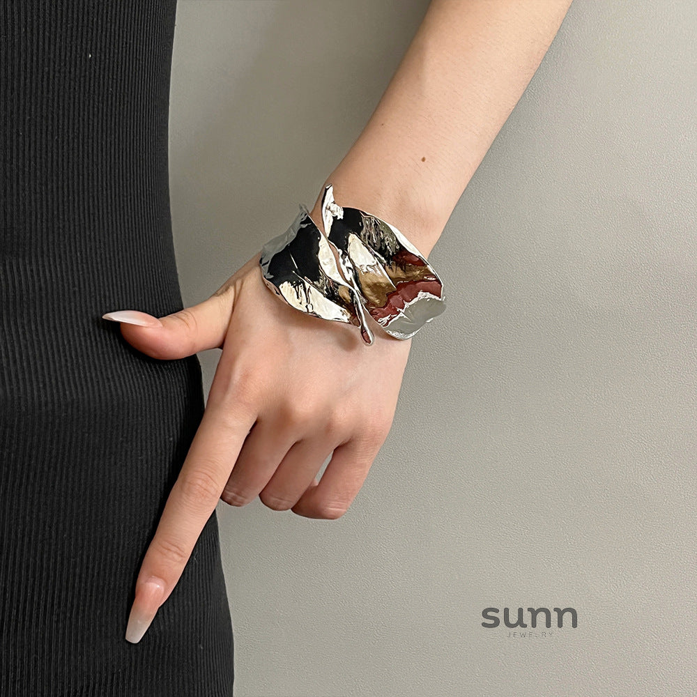 Alaynah Statement Leaf Bracelet [H08S468A]