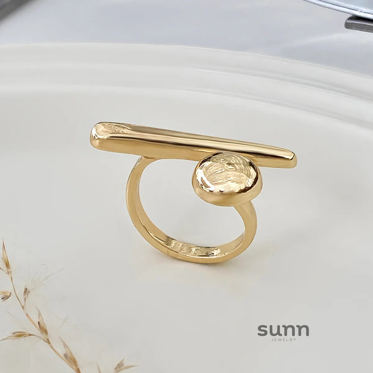 Alba Minimalist Orb Ring