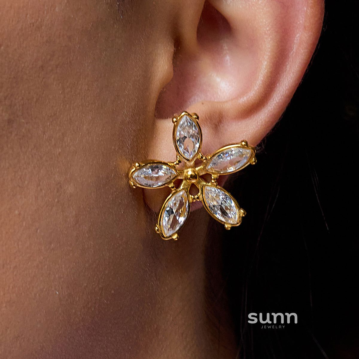 Alea Bloom Zircon Studs [W1ME4IOW]