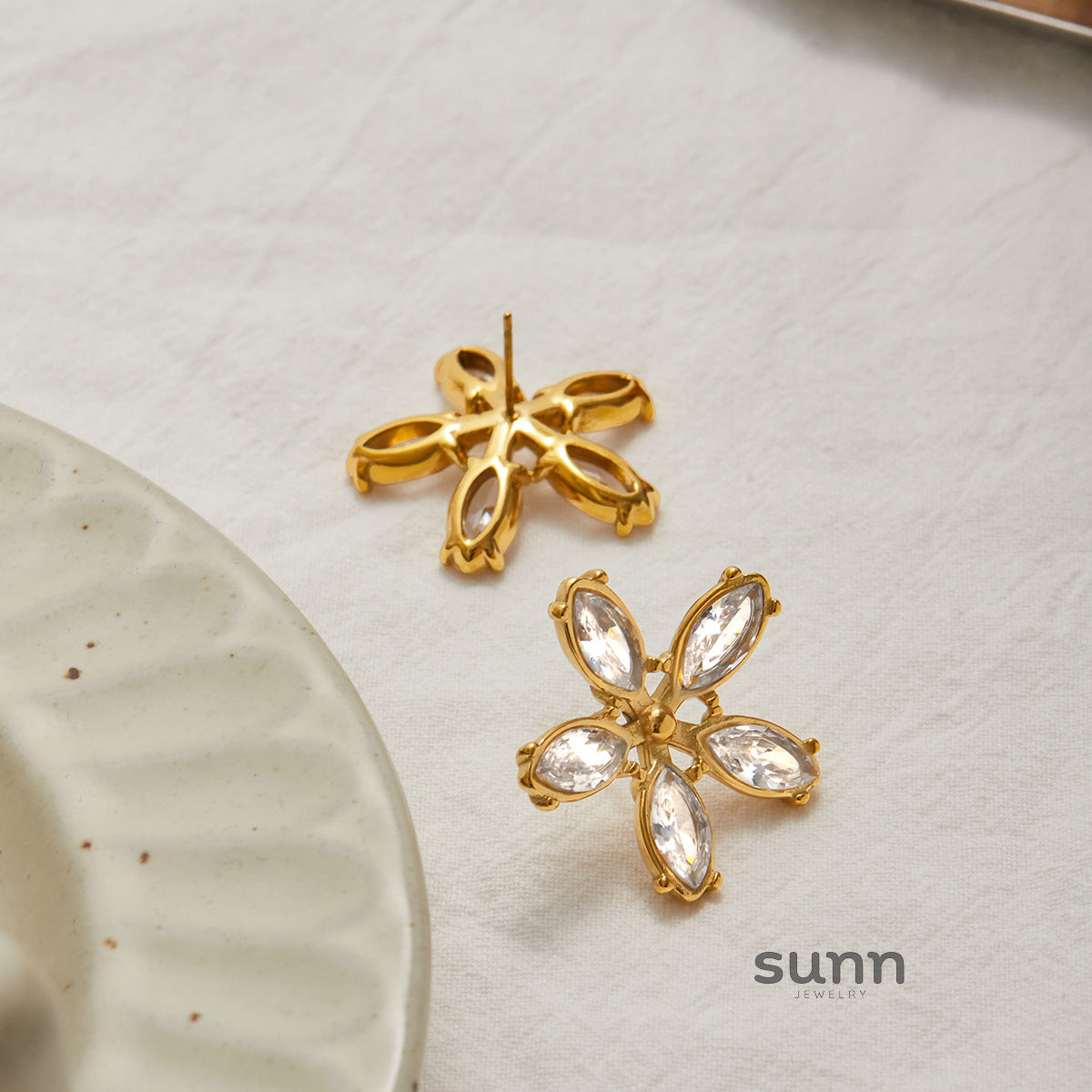 Alea Bloom Zircon Studs [1BV3YC58]