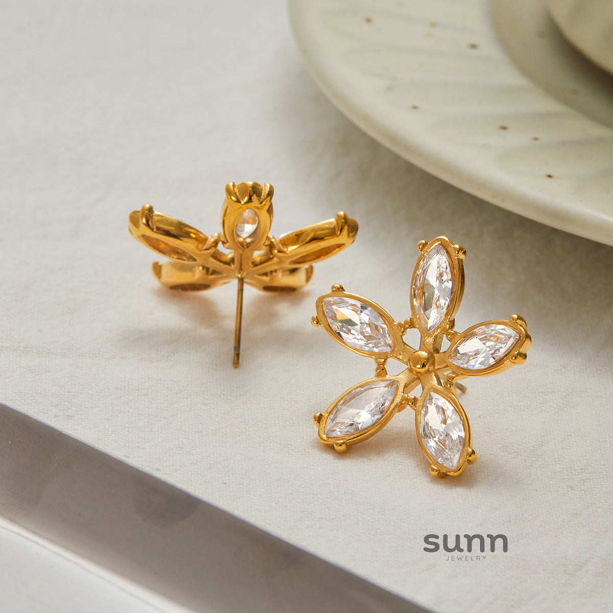Alea Bloom Zircon Studs [0UL9EN98]