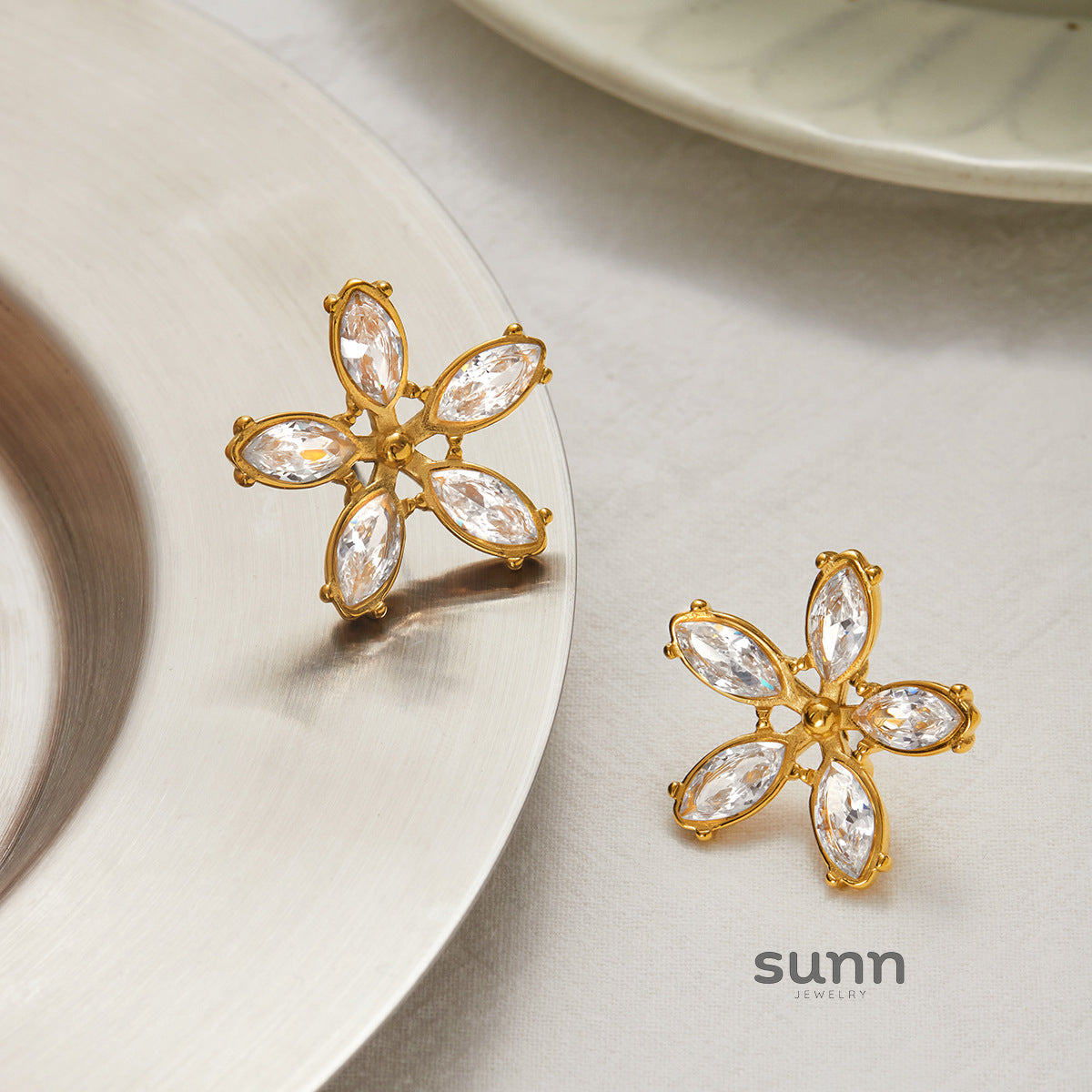 Alea Bloom Zircon Studs [VFCEZZDT]