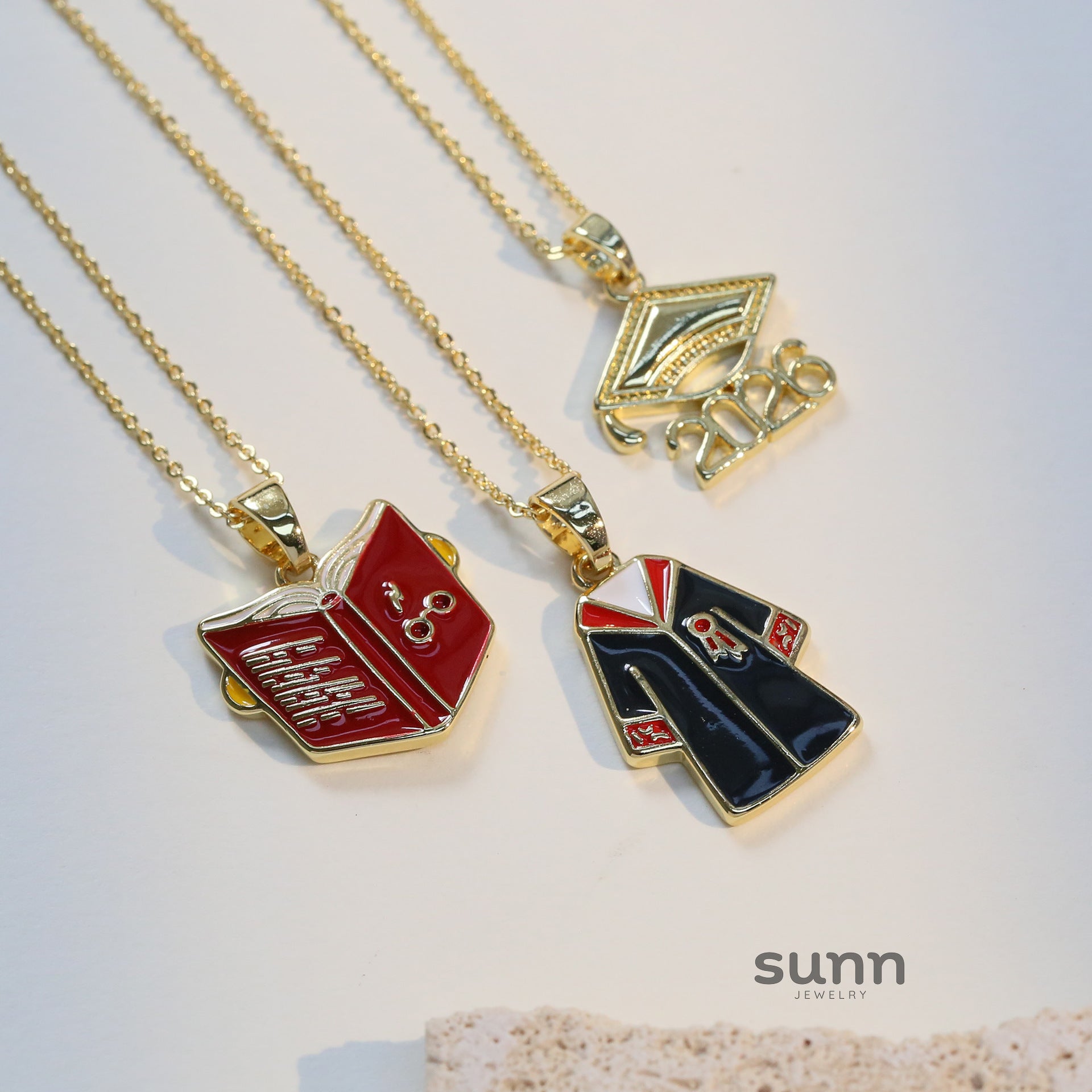 Aleeyah Graduation Cap Necklace [9WJN6XW0]