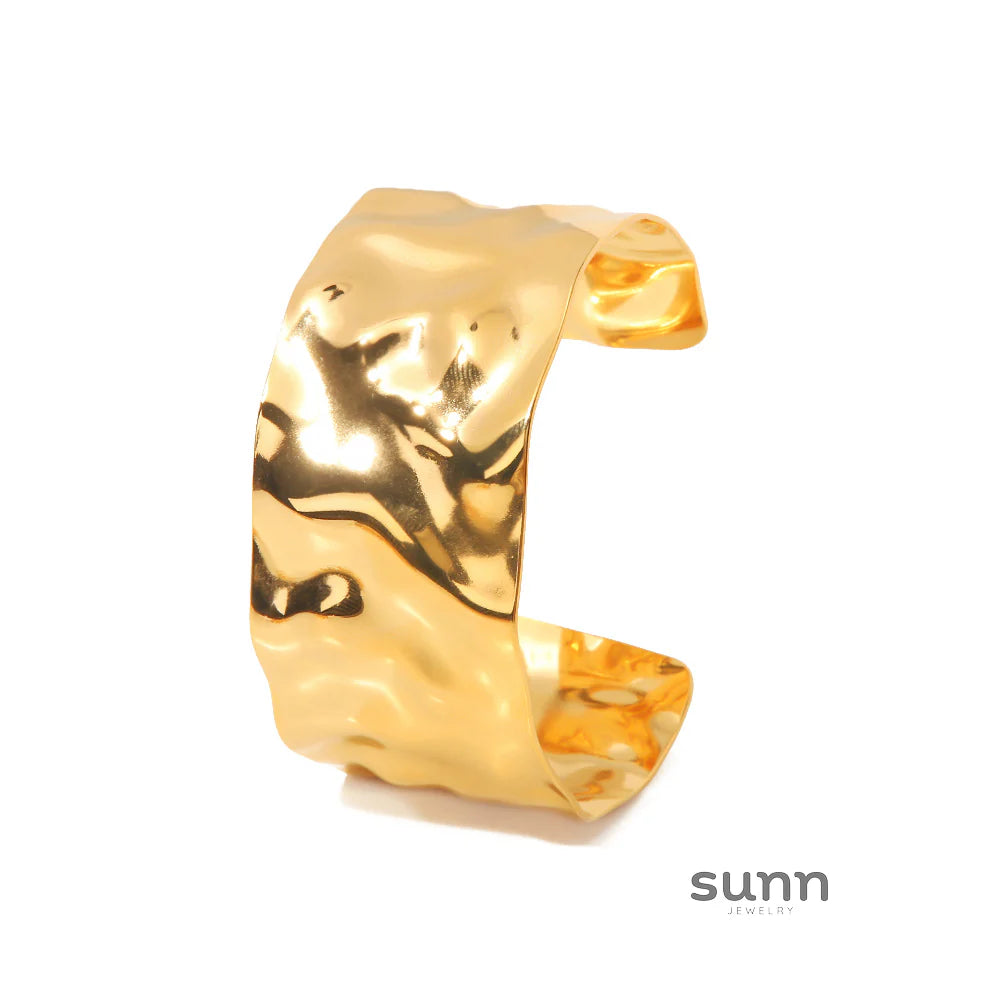 Aleida Textured Gold Bangle