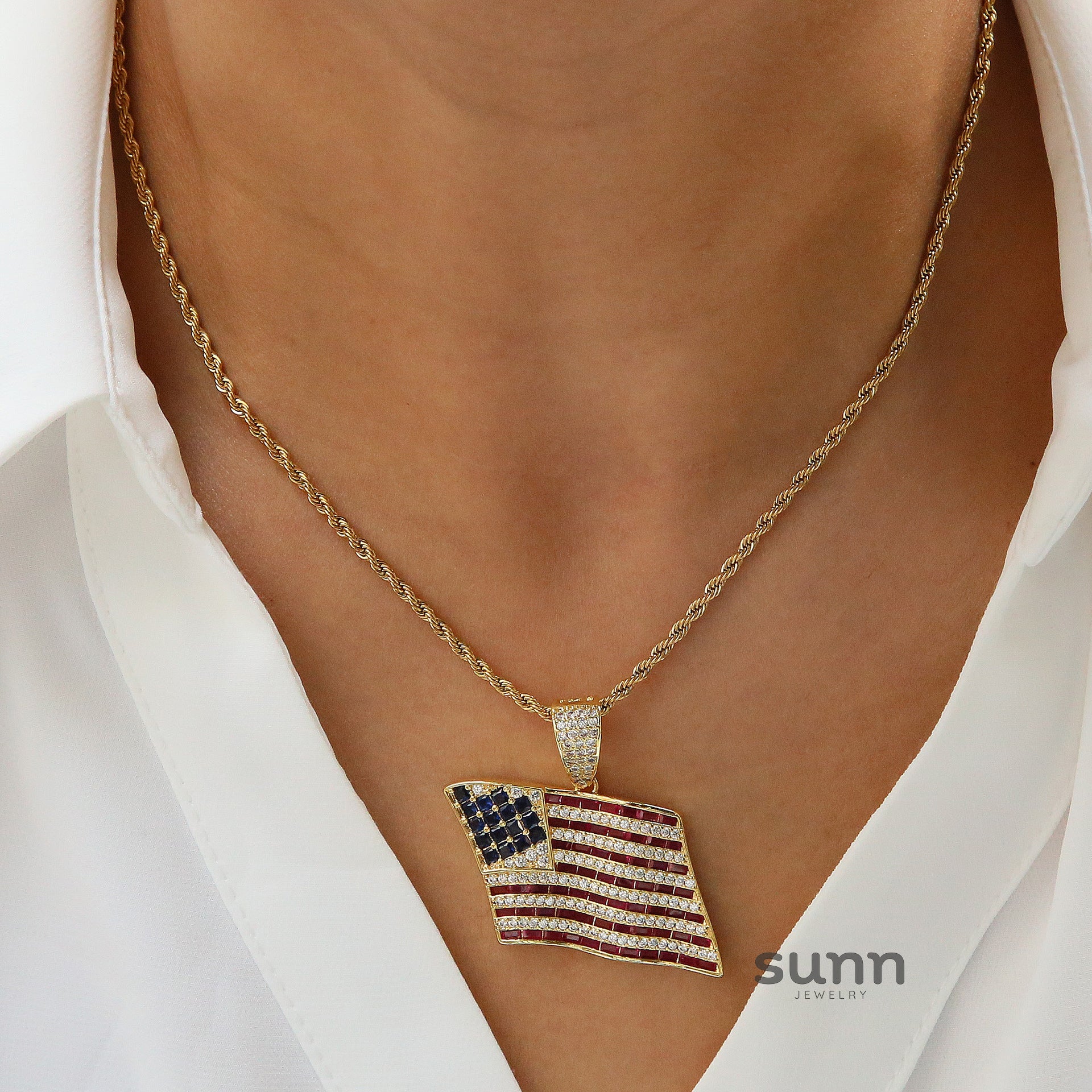 Aletheia Zircon Flag Pendant Necklace [K85FTTR0]