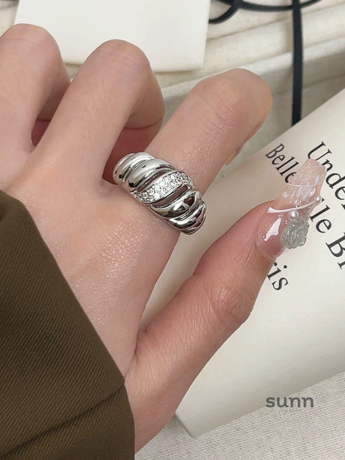 Alexandra Threaded Open Ring [EH1OXG5P]