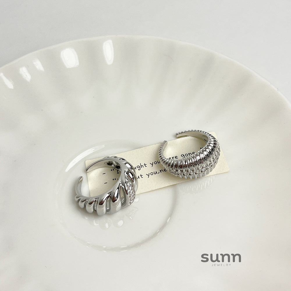 Alexandra Threaded Open Ring [UBRTWA66]