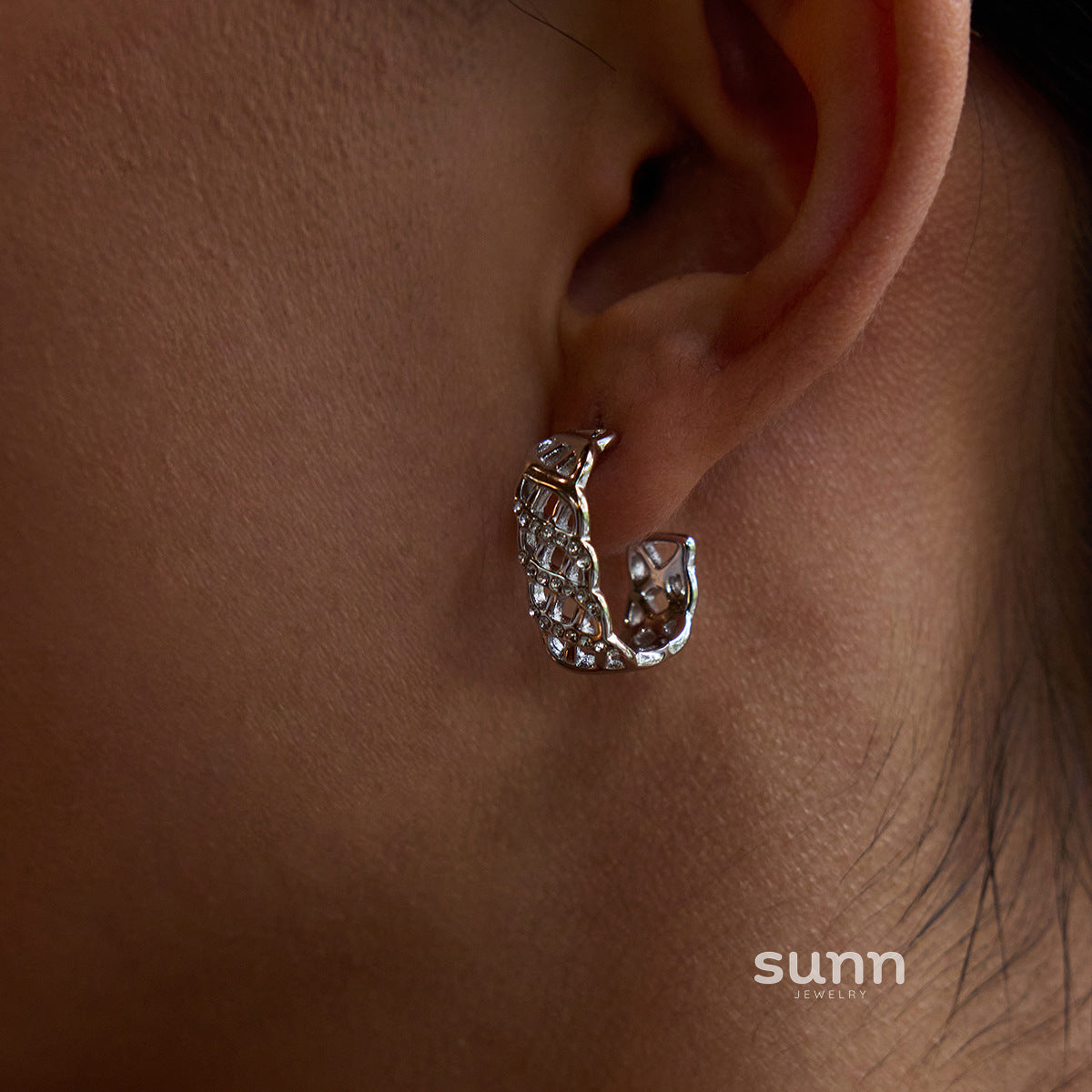 Alexandria Geometric Hoop Earrings [MRHWHTU6]