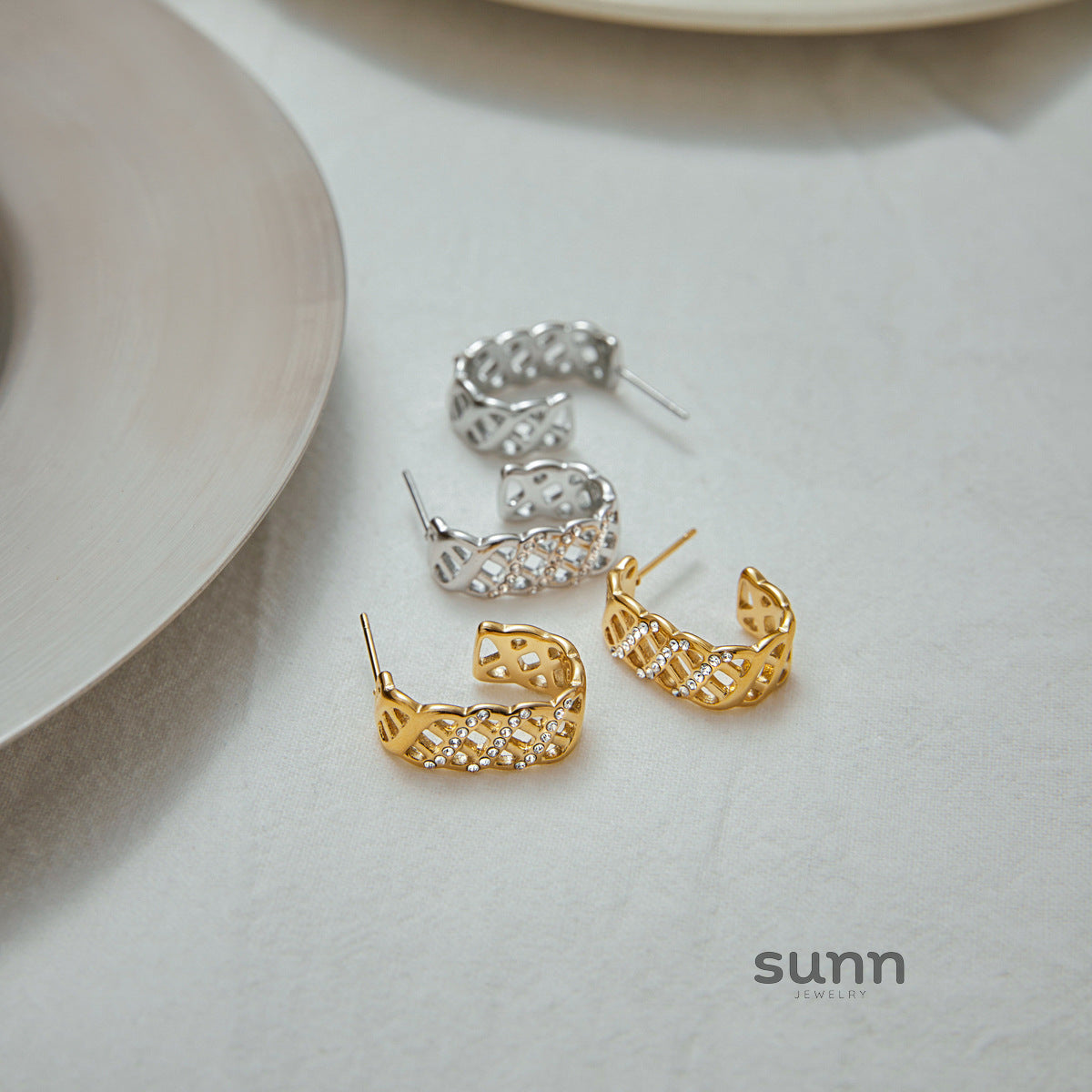 Alexandria Geometric Hoop Earrings [MTUMRJWH]