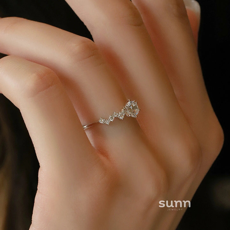 Aleyda Sparkling Halo Ring [ER6M33WG]