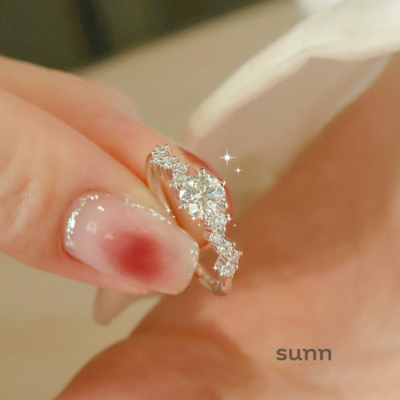 Aleyda Sparkling Halo Ring [LYKLS48L]
