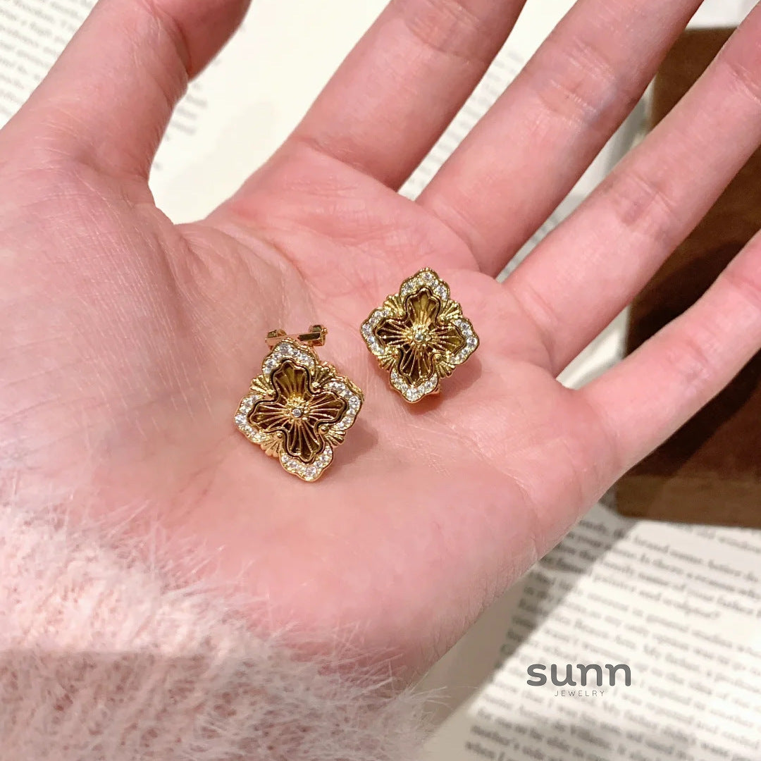 Aleyna Palace Clover Set [XGW8PMBZ]