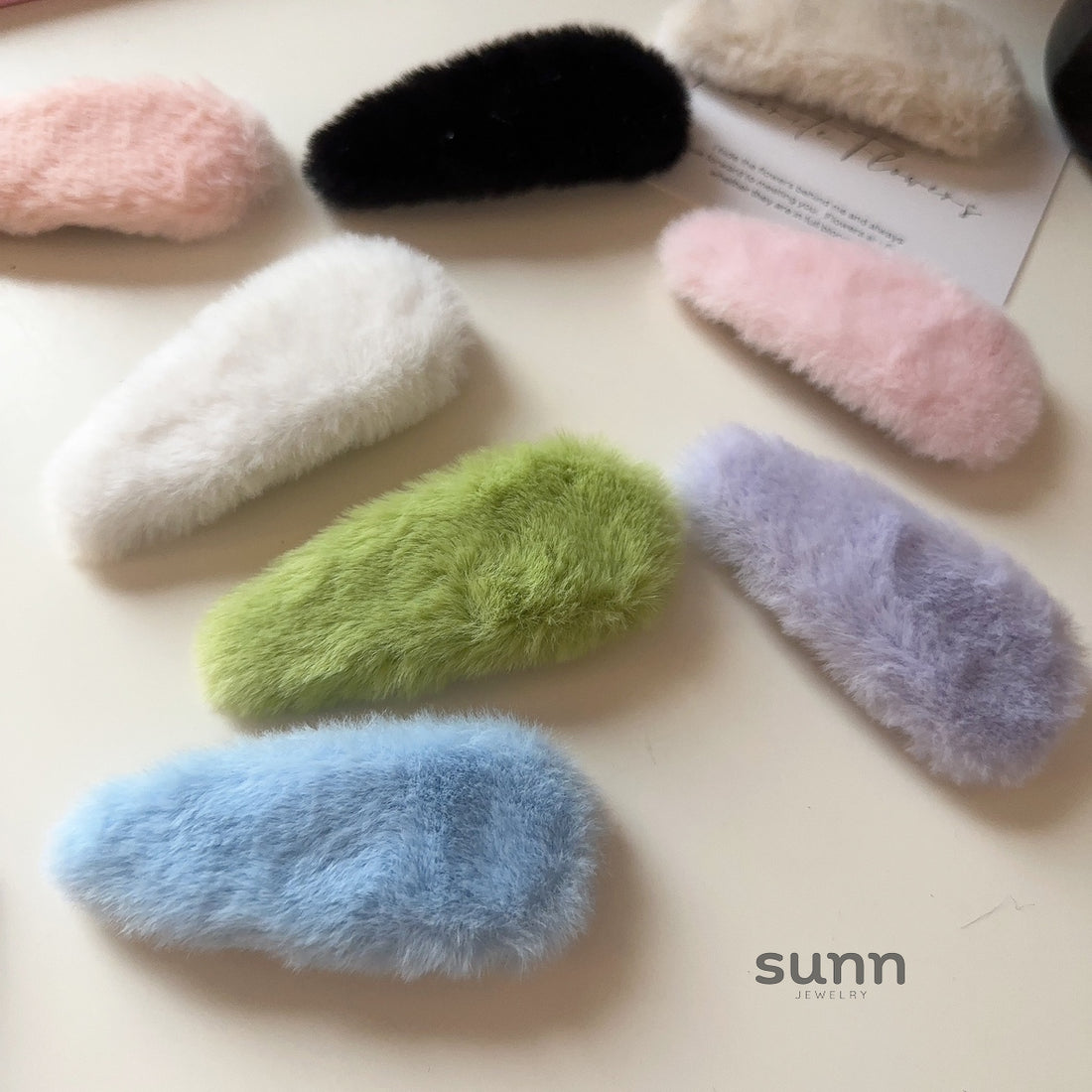 Aleyza Plush Water Drop Clip [ARB78VO6]