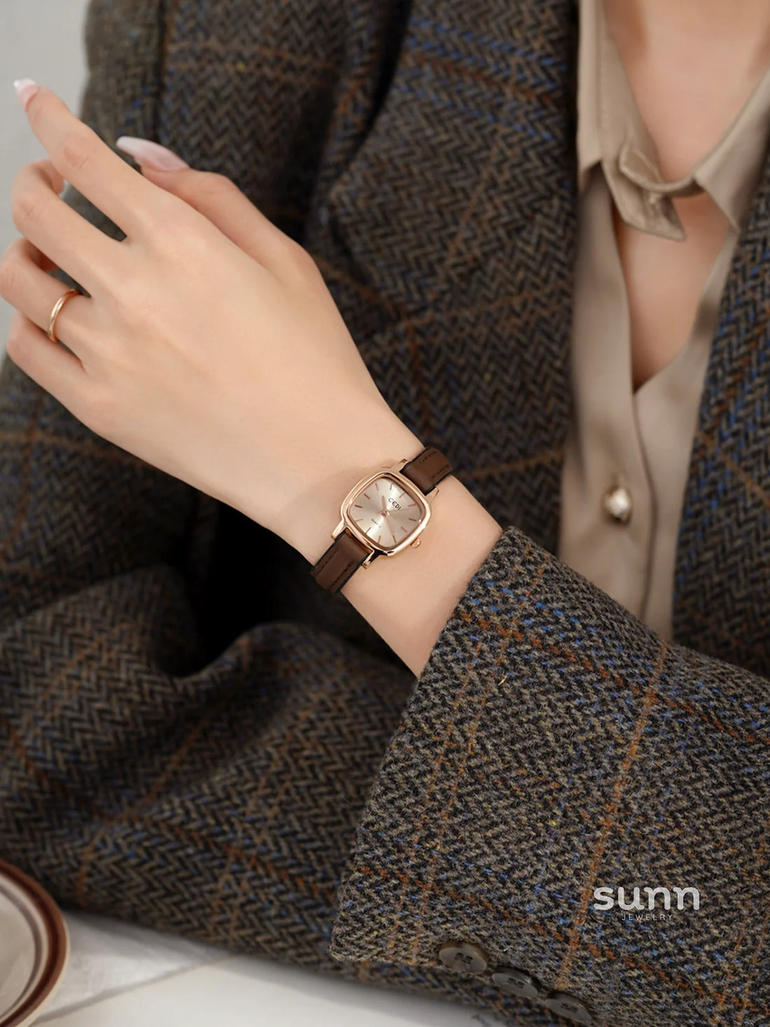 Alia Vintage Square Watch