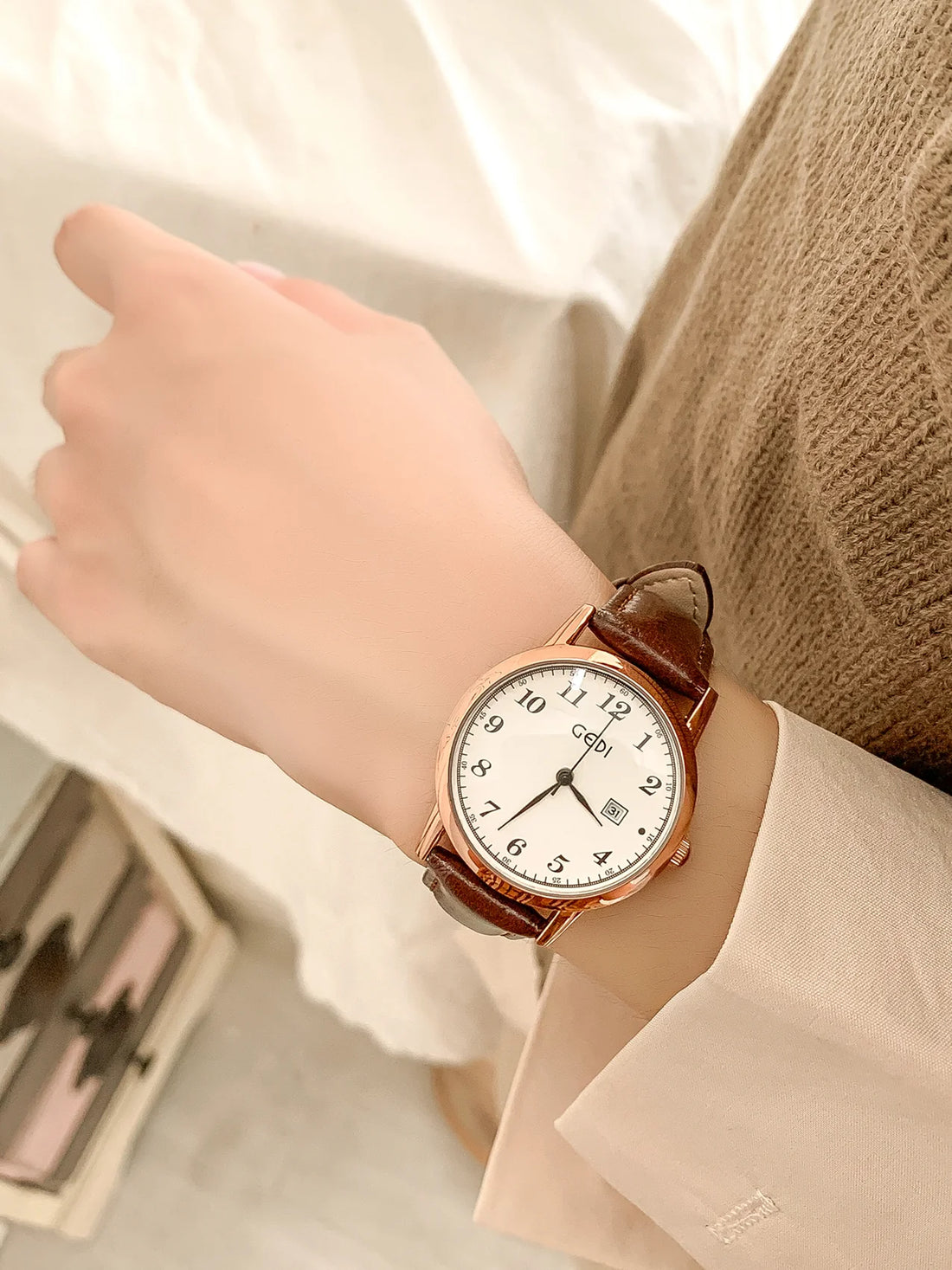Aliciana Retro Calendar Watch