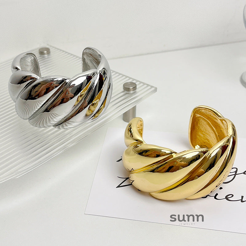Alinah Wide Textured Cuff [A843TJS4]