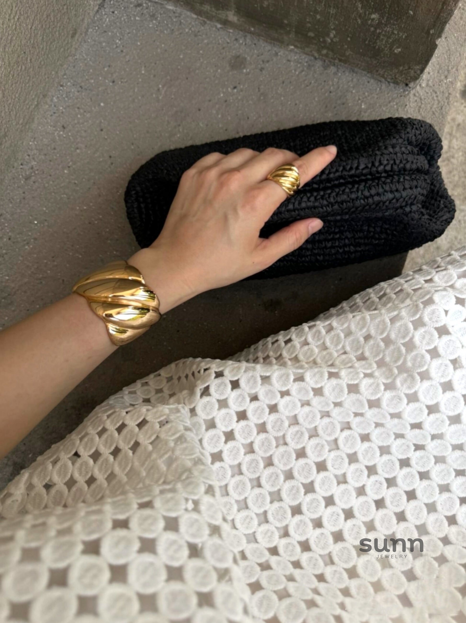 Alinah Wide Textured Cuff [0UGZ5EAH]