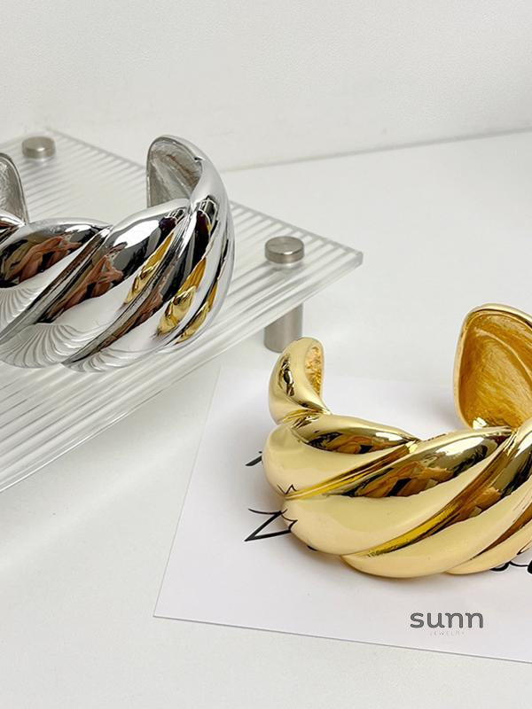 Alinah Wide Textured Cuff [0HQCSMC1]