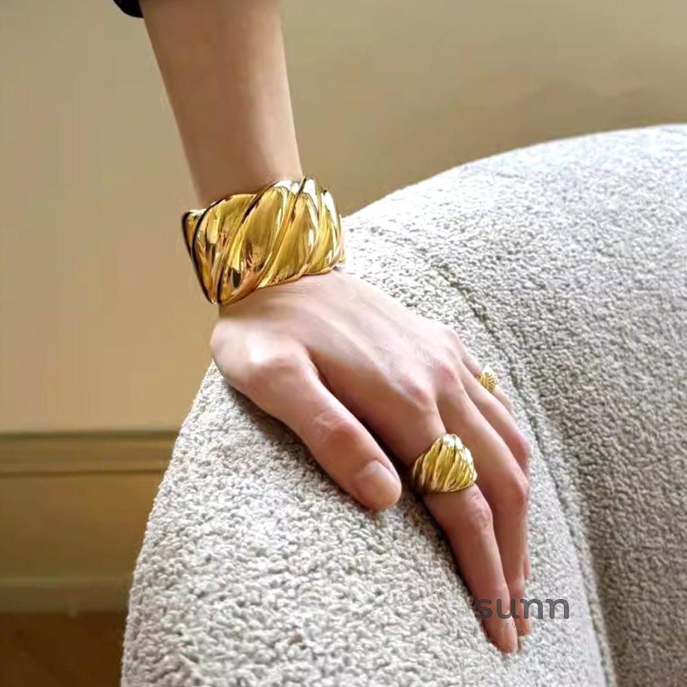 Alinah Wide Textured Cuff [8CGWYA1G]