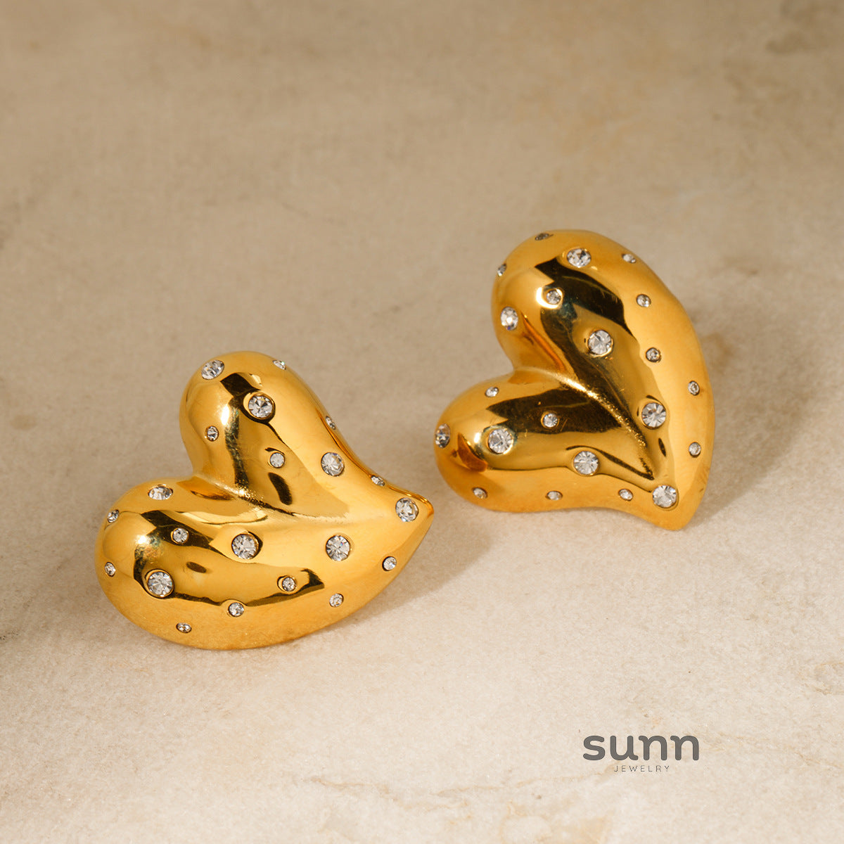 Alison Pave Heart Studs [Q8NU6EN3]