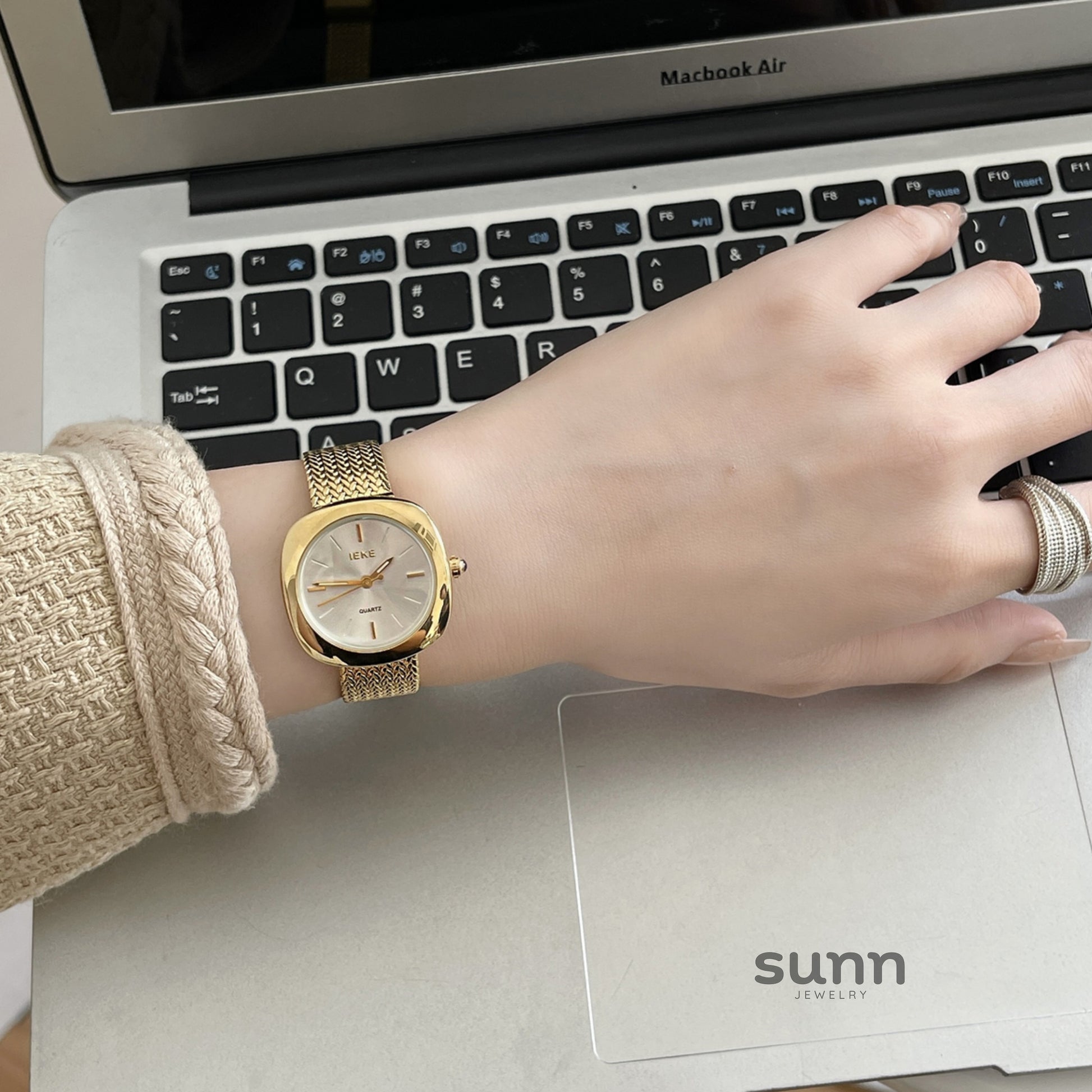 Alison Vintage Square Watch [G67G82VJ]