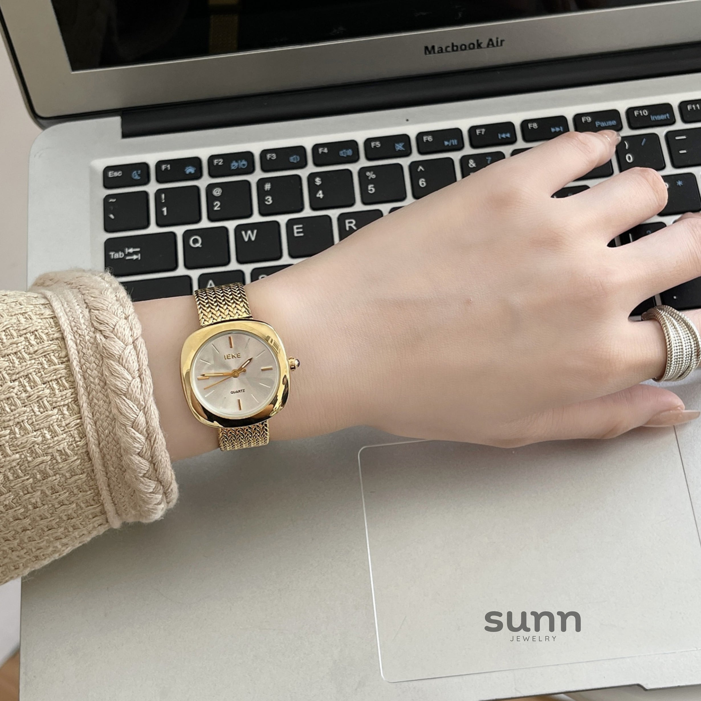 Alison Vintage Square Watch [G67G82VJ]