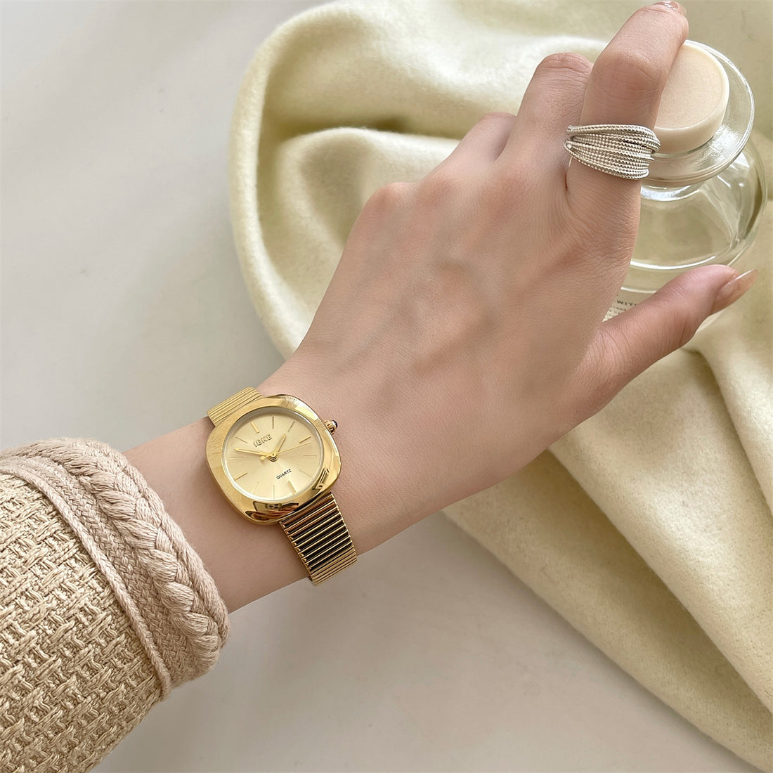 Alison Vintage Square Watch [EAR1QC0D]