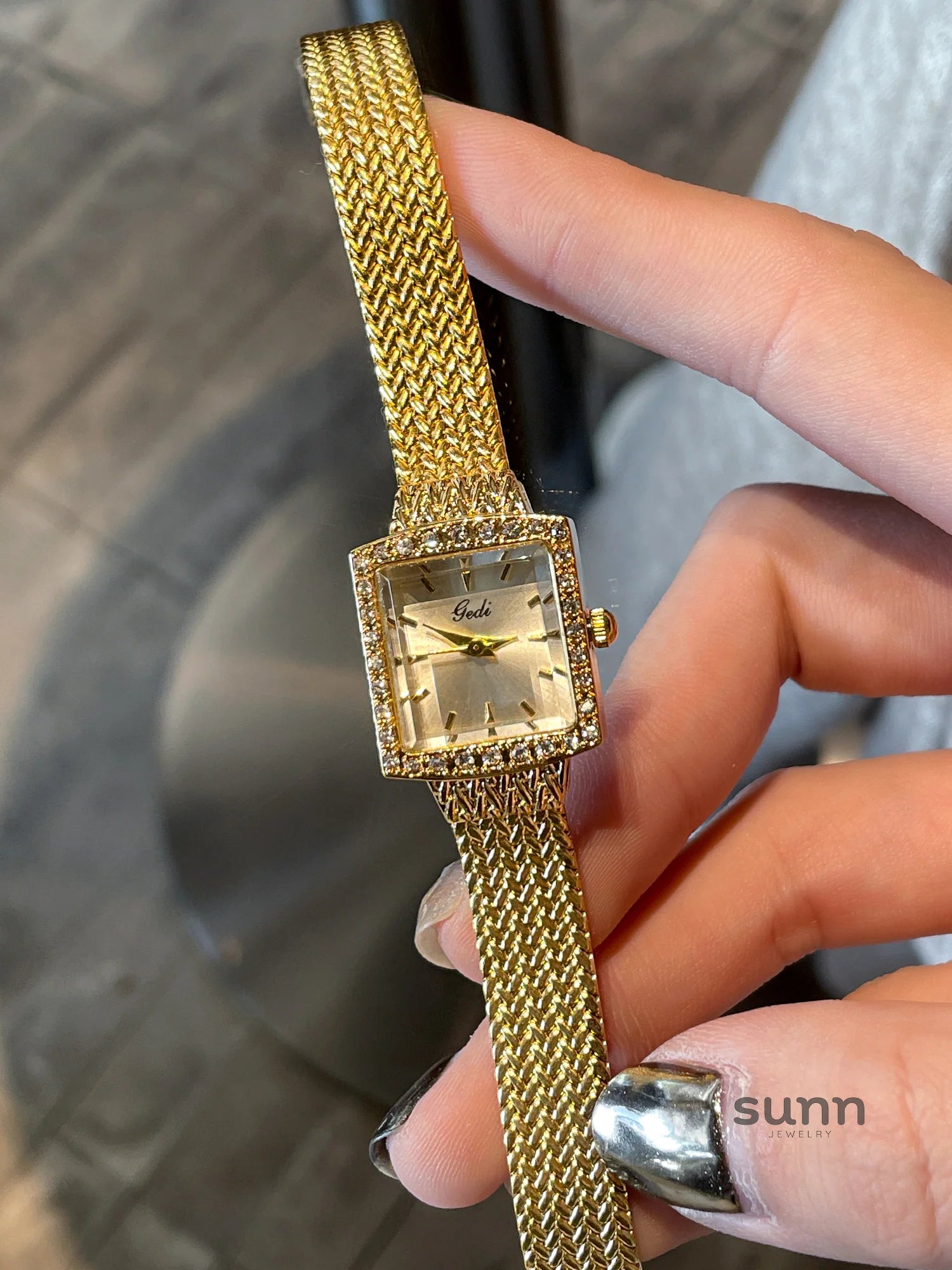 Alisson Retro Rhinestone Watch