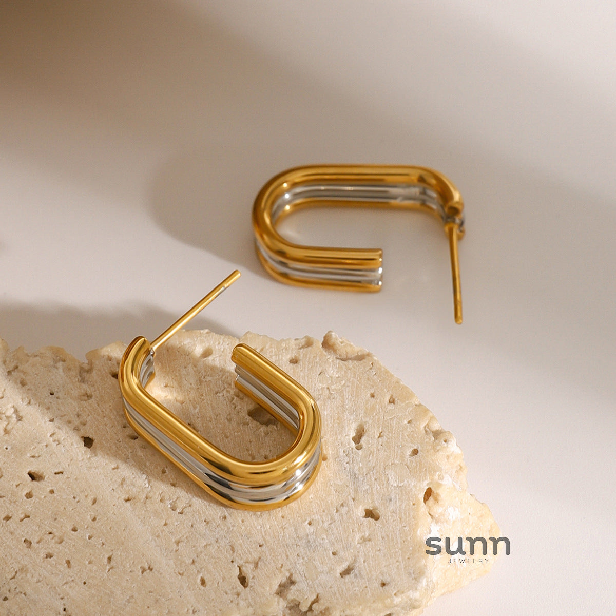 Aliyana Sculptural Contrast Earrings [GF7TTSYC]