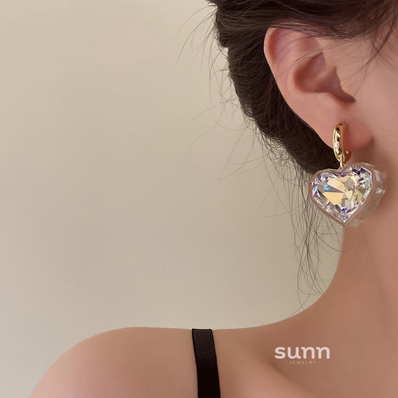 Alizabeth Crystal Heart Earrings [NM3HCR3U]
