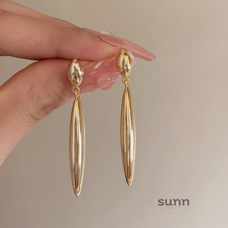 Alizabeth Sculptural Metal Drop Earrings [LY83OX2S]