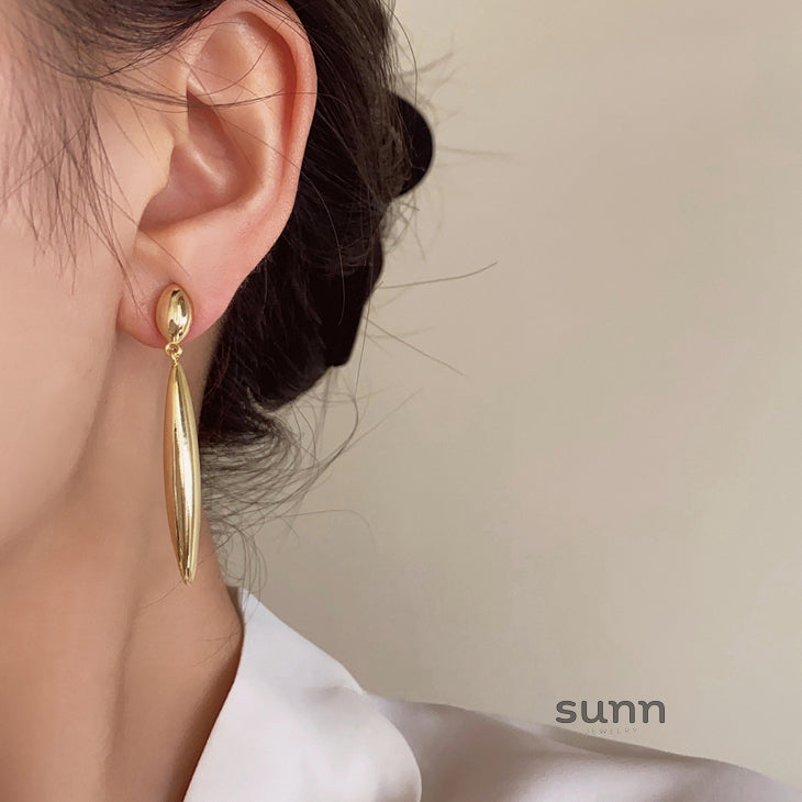 Alizabeth Sculptural Metal Drop Earrings [AESIDWUY]