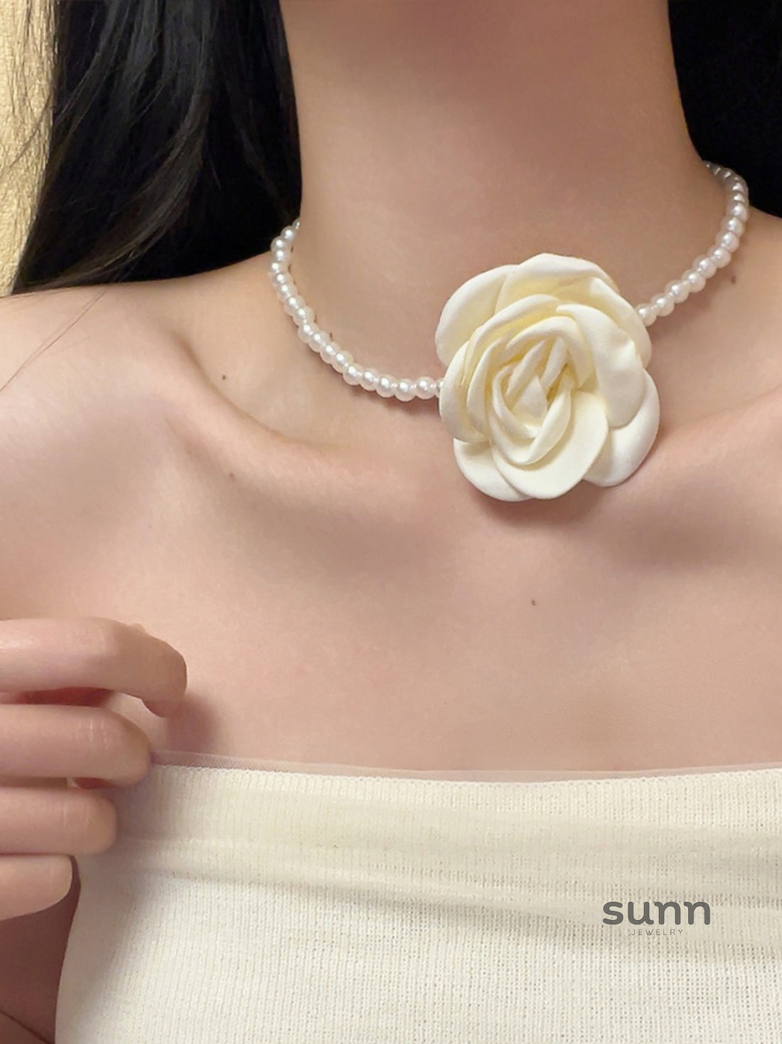 Allee Rose Pearl Choker Necklace [4M7MC3LD]