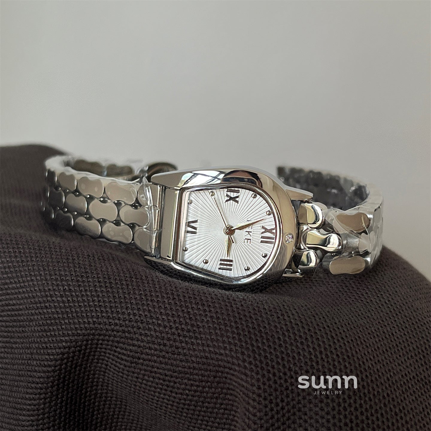 Allie Arched Steel Wristwatch [5VQCV1XT]