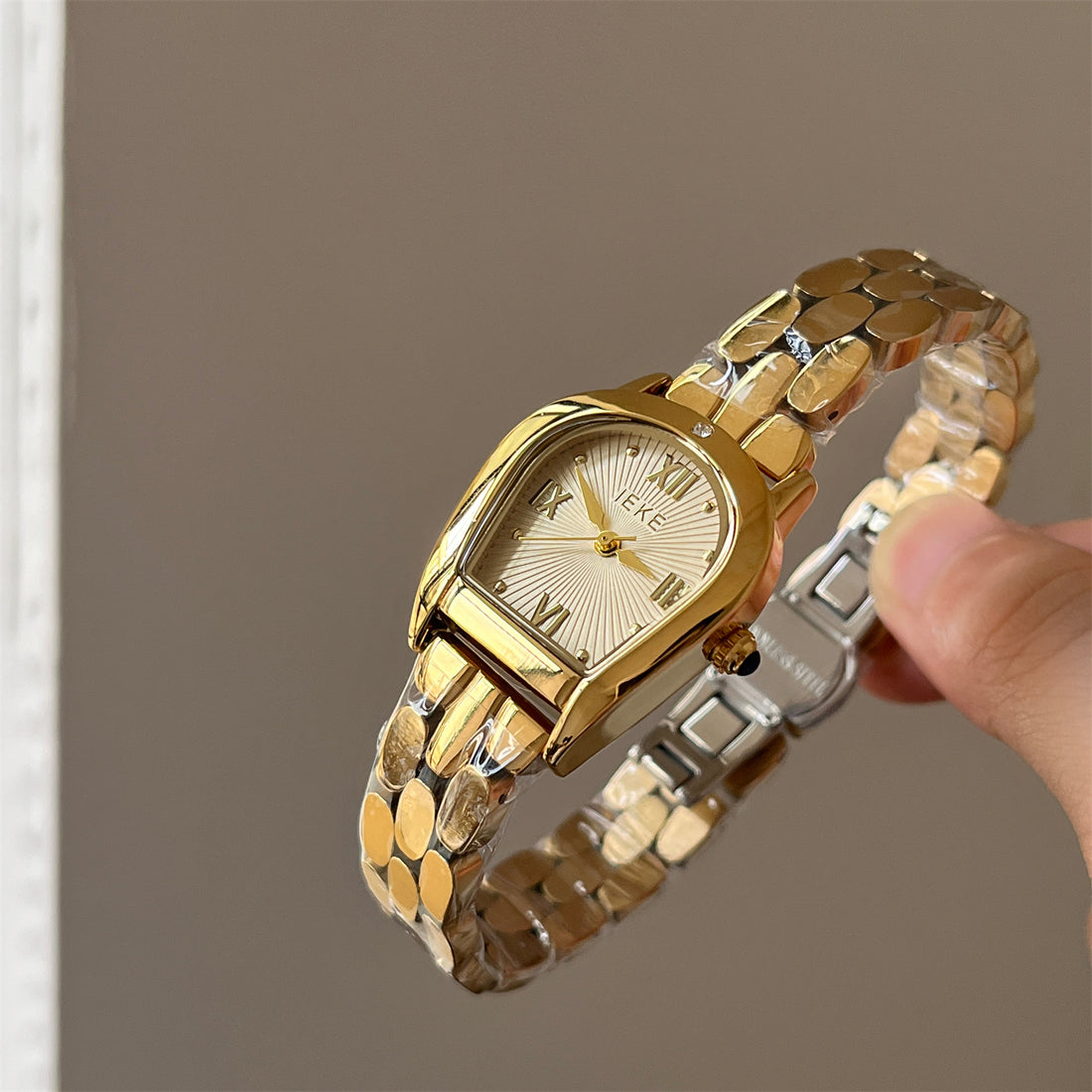 Allie Arched Steel Wristwatch [WL5OPBYB]