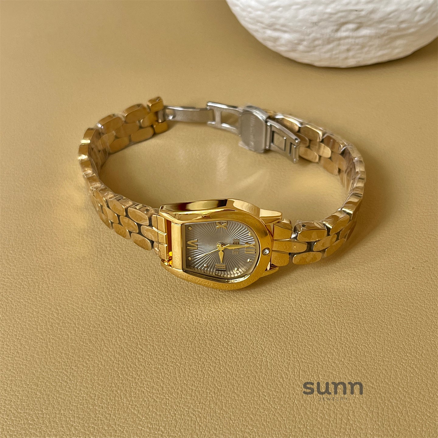 Allie Arched Steel Wristwatch [XFSIRTX4]